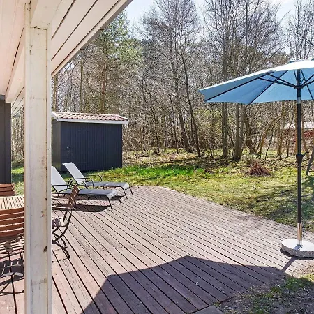 4 Person In Aakirkeby-by Traum * Vester Somarken