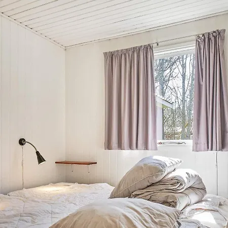 4 Person In Aakirkeby-by Traum