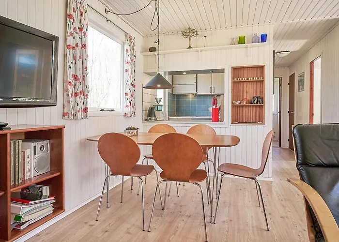 4 Person In Aakirkeby-by Traum Ferienhaus *