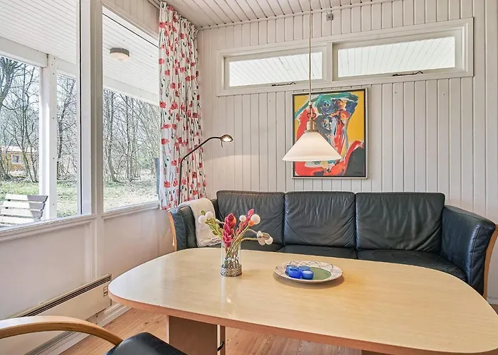 4 Person In Aakirkeby-by Traum