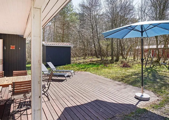 4 Person In Aakirkeby-by Traum * Vester Somarken